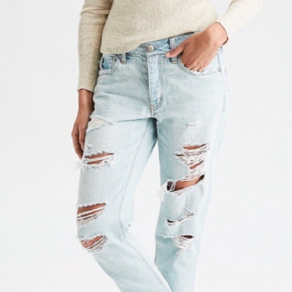 AE Tomgirl Distressed Jeans